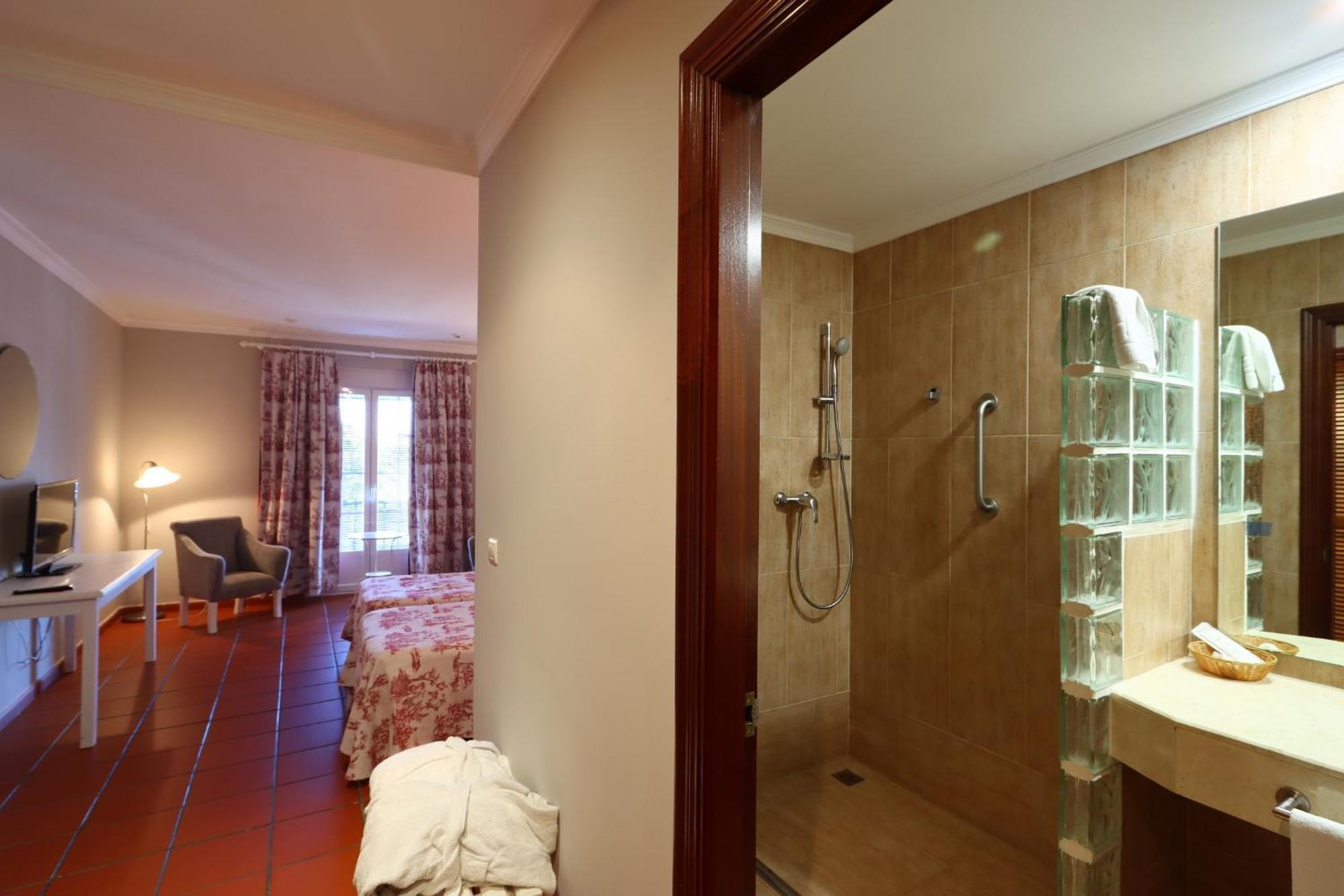 Hotel Varinia Serena - Balneario De Alange Exteriör bild