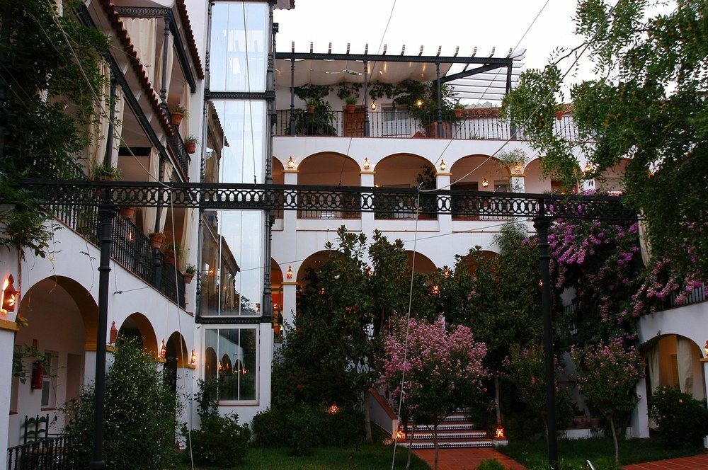 Hotel Varinia Serena - Balneario De Alange Exteriör bild