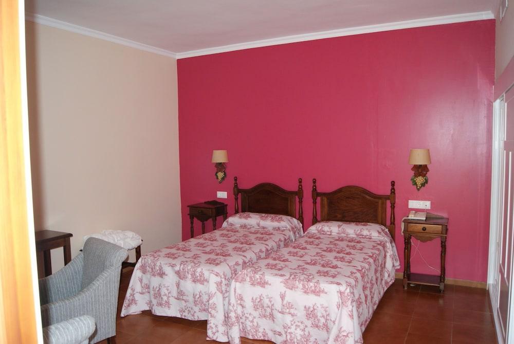 Hotel Varinia Serena - Balneario De Alange Exteriör bild
